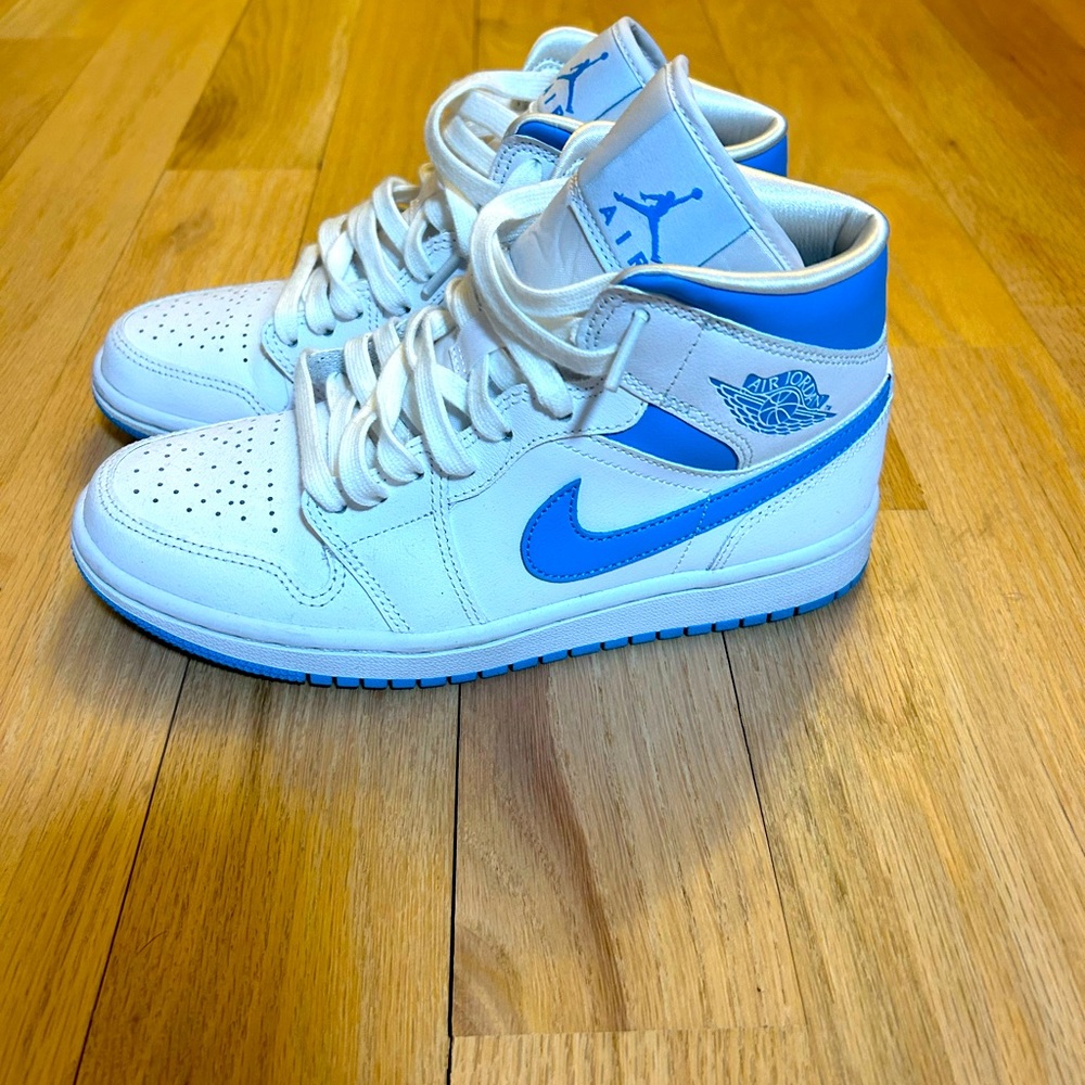 Nike Jordan 1 mid  UNC women’s sneakers